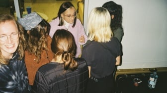 Mengapa Sulit Berkata 'Tidak'? Menelusuri Akar Psikologis Budaya Mengalah