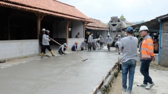 PT Semen Gresik Kucurkan Rp1,05 Miliar untuk Pembangunan Infrastruktur Jalan Enam Desa