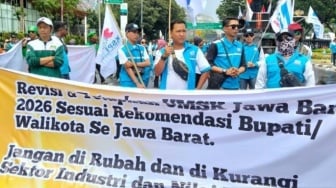 Ribuan Buruh Jawa Barat 'Serbu' Jakarta: Tuntut KDM Batalkan Keputusan UMSK 2026