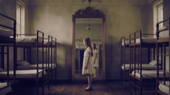 CERPEN: Tawa Misterius di Kamar Asrama