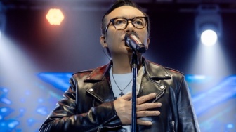 Unggah Foto Mendiang Ibu, Ari Lasso: Maafkan untuk Kesalahan yang Memalukan