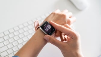 5 Rekomendasi Smartwatch yang Baterai Awet hingga Berhari-hari Meski Aplikasi Nyala Terus