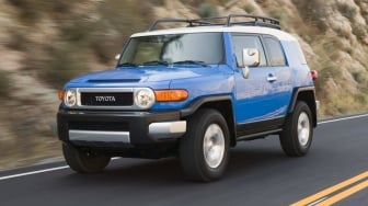 4 Fakta Toyota FJ Cruiser: Tampang Bikin Naksir, Ongkos BBM Bikin Getir, Simak sebelum Beli