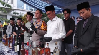 Pesta Mabuk Batal! Polres Bogor Gilas 9.873 Botol Miras Ilegal Jelang Malam Tahun Baru
