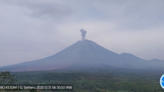 Gunung Semeru Erupsi 3 Kali dalam Sehari, Waspada Ancaman Awan Panas untuk Warga Lumajang!
