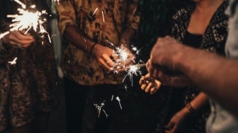 30 Ucapan Selamat Tahun Baru 2026 yang Lucu untuk Keluarga, Lengkap Versi Bahasa Inggrisnya