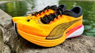 7 Sepatu Running Lokal Carbon Plate Rasa Puma Deviate Nitro 2, Kualitas Tak Kalah Harga Murah