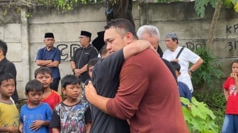Sahabat Solidaritas: Detik-Detik Irfan Hakim Beri Pelukan Erat untuk Gilang Dirga yang Berduka