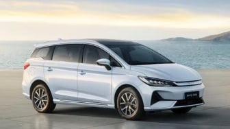 Tertarik Mobil Listrik BYD M6? Cek Dulu Fitur dan Pajak Tahunannya, Dijamin Full Senyum!
