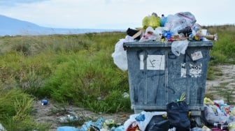 Darurat Sampah 2025: Saat Kantor Pejabat Jadi Tempat Pembuangan Akhir