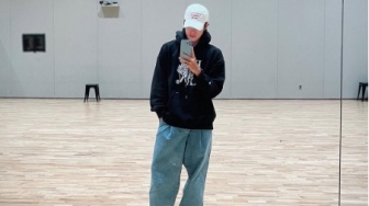 Intip 4 Padu Padan Celana Jeans ala Wonwoo Seventeen, Effortless Banget!