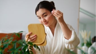 7 Rekomendasi Serum Hyaluronic Acid untuk Kulit Lembab, Cerah, dan Kenyal