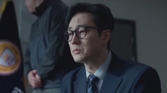 So Ji Sub Jadi Ayah dengan Masa Lalu Kelam di Drama Manager Kim