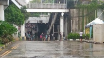 Begini Situasi Manggarai Sore Tadi, Tawuran Warga yang Bikin Rute Transjakarta Dialihkan