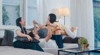 5 Referensi Cerita Liburan Sekolah di Rumah untuk Tugas Mengarang yang Anti Mainstream