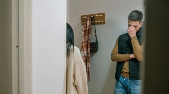 Antara Sayang dan Sakit: Mengapa Orang Tetap Bertahan dalam Hubungan Toxic?