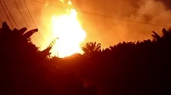 Pipa Gas Meledak di Indragiri Hilir, Kobaran Api Bikin Warga Panik