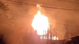 Pipa Gas Terbakar di Indragiri Hilir, Jalan Lintas Timur Ditutup Sementara