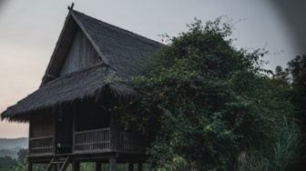 CERPEN: Gangguan Misterius di Rumah Pojok