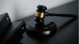 Reformasi Hukum atau Dejavu Kolonial? Wajah Ganda KUHP Baru Kita