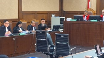 Disambut Pendukung, Nadiem Makarim Jalani Sidang Kasus Chromebook Usai 2 Kali Ditunda