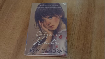 Cara Elegan Melipat Luka Patah Hati dan Menjaga Cinta Lewat Novel Origami Hati