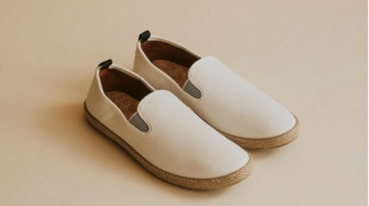 5 Rekomendasi Sepatu Slip On yang Super Ringan untuk Ibu Hamil, Nyaman Dipakai Seharian