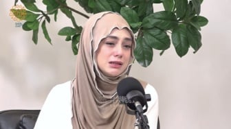 Cerita Celine Evangelista Sulit Belajar Salat