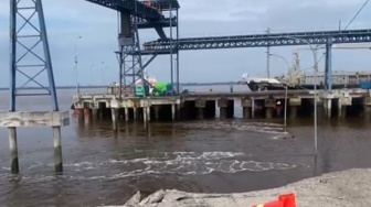 Petaka di Pelabuhan Tanjung Buton: Jembatan Ambruk, Avanza Hanyut, dan Alasan di Balik Tragedi