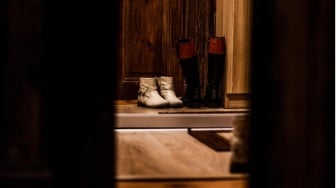 Siapakah Lelaki Bungkuk yang Ada di Rumah Vita Waktu Itu?