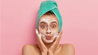 Cuci Muka Sekalian Skincare? 5 Facial Wash dengan Serum Ini Wajib Dicoba
