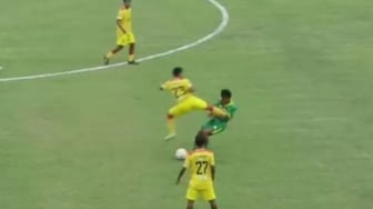 Viral Aksi Tendangan Brutal Pemain Liga 4, Putra Jaya Pecat Muhammad Hilmi Gimnastiar