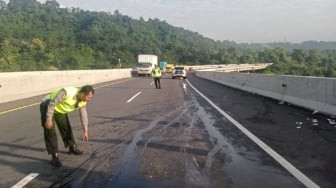 Perjalanan Rombongan Guru Jakarta Berakhir Duka: Hiace Tabrak Truk di Tol Semarang, 1 Tewas