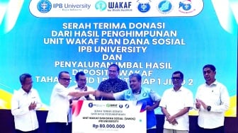 Wujud Kepedulian, IPB University Kucurkan Donasi Tahap 2 Senilai Rp80 Juta untuk Sumatera