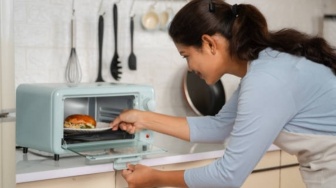 Air Fryer Vs Microwave Mana yang Lebih Hemat Listrik? Cek 5 Rekomendasi Watt Rendah