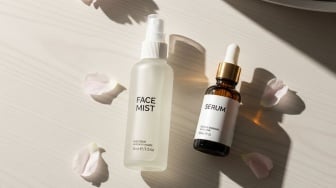 Face Mist atau Serum, Mana yang Lebih Dulu Dipakai? Ini Urutan yang Benar