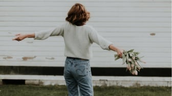 Stoikisme: Filosofi Kuno yang Masih Relevan di Tengah Tekanan Hidup Modern