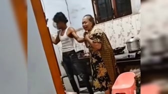 Viral Pria Bersenjata Tajam di Labuhanbatu Selatan Sandera Wanita Renta, Pelaku Ditangkap
