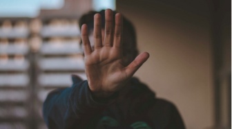 Saat Bertahan Sendiri Dijadikan Standar Kedewasaan: Apa Arti Mandiri?