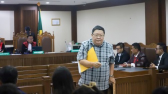 Ahli Hukum Perdata Universitas 17 Agustus 1945 Jakarta Gunawan Widjaja saat sidang lanjutan pemeriksaan perkara antara PT Citra Marga Nusaphala Persada Tbk (CMNP) melawan PT MNC Asia Holding di Pengadilan Negeri Jakarta Pusat, Rabu (7/1/2026). [Handout]
