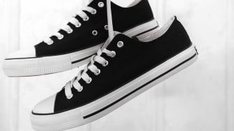 5 Sepatu Sekolah Hitam Putih Brand Lokal Harga Rp100 Ribuan yang Awet