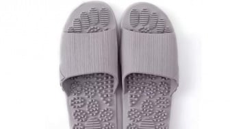 5 Rekomendasi Sandal Empuk Anti Licin untuk Lansia, Nyaman dan Aman Dipakai Harian