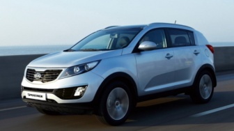 Harga Beda Tipis, Mending KIA Sportage atau Mitsubishi Outlander?