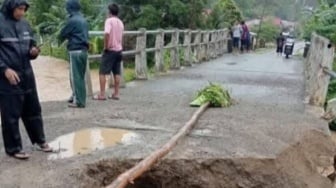 Banjir Rendam Donggala, Angin Kencang Rusak Rumah di Palu