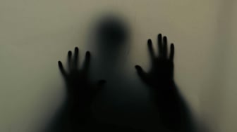 Hantu Tanpa Wajah Meregang Nyawa