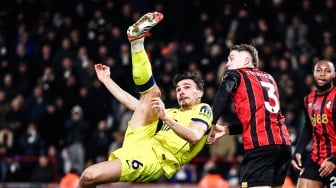 Tetangga Arsenal dan Chelsea Kacau Balau: Pemain Ribut dengan Fans, Pelatih Buat Ulah