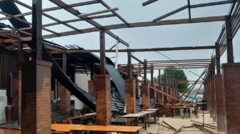 6 Kafe di Jimbaran Rusak Parah Dihantam Angin Kencang