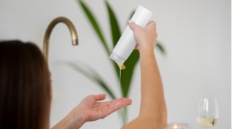 5 Rekomendasi Sampo Urang-Aring agar Rambut Hitam Berkilau dan Sehat, Mulai Rp14 Ribuan