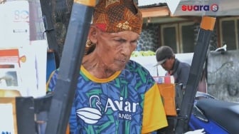 Literasi di Atas Roda: Kisah Sutopo dan Becak Listrik Pustakanya