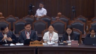 Tangis Staf Keuangan Pecah di Sidang MK: Melawan 'Pasal Jebakan' Atasan dalam KUHP Baru